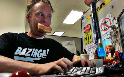 Man eating in front of a computer